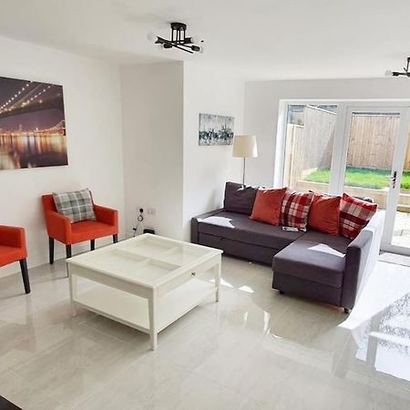 Walnut Flats-F2, 3-Bedroom With Garden & Patio - Ac, Parking, Netflix, Wifi - Close To Oxford, Bicester & Blenheim Palace ภายนอก รูปภาพ