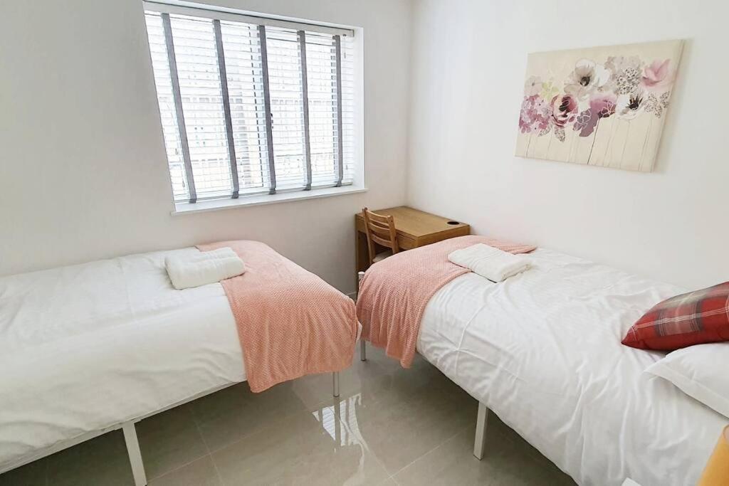 Walnut Flats-F2, 3-Bedroom With Garden & Patio - Ac, Parking, Netflix, Wifi - Close To Oxford, Bicester & Blenheim Palace ภายนอก รูปภาพ
