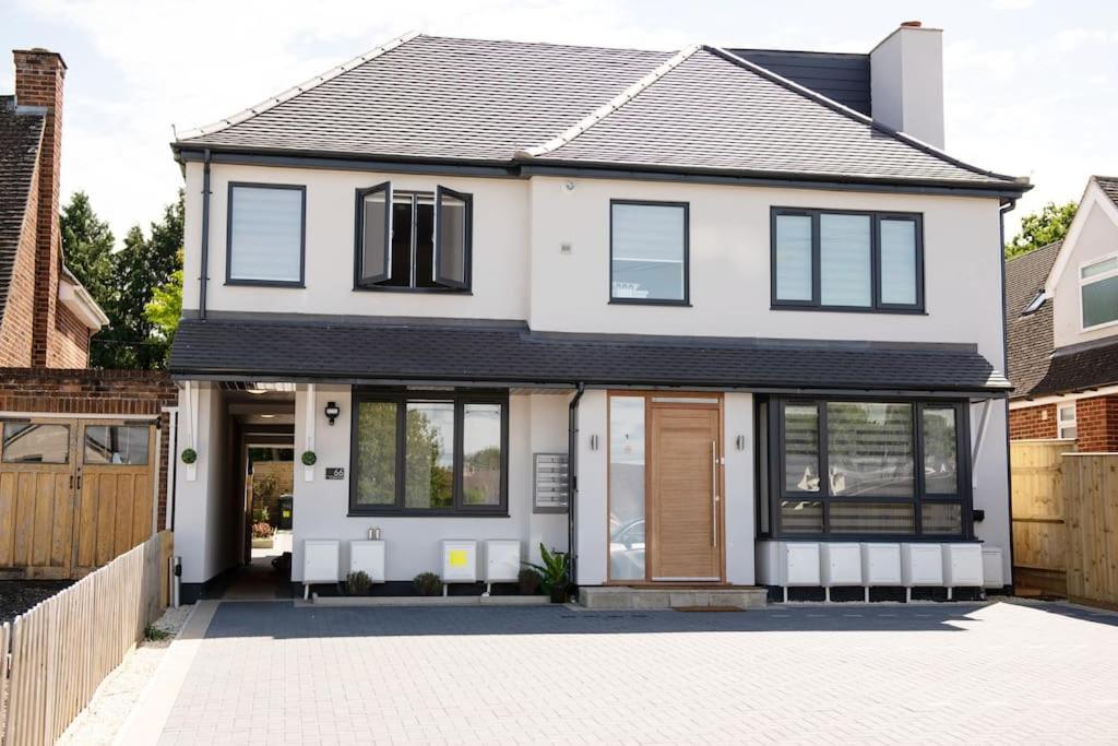 Walnut Flats-F2, 3-Bedroom With Garden & Patio - Ac, Parking, Netflix, Wifi - Close To Oxford, Bicester & Blenheim Palace ภายนอก รูปภาพ