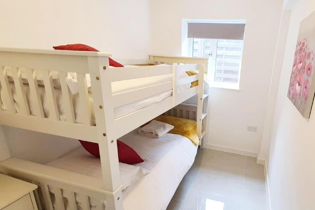Walnut Flats-F2, 3-Bedroom With Garden & Patio - Ac, Parking, Netflix, Wifi - Close To Oxford, Bicester & Blenheim Palace ภายนอก รูปภาพ