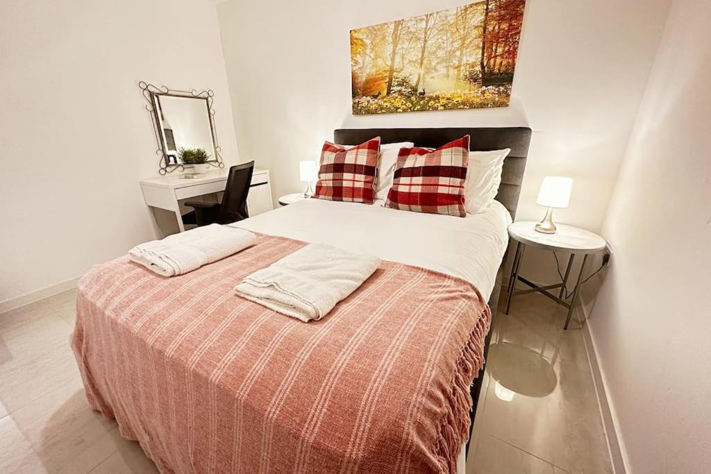 Walnut Flats-F2, 3-Bedroom With Garden & Patio - Ac, Parking, Netflix, Wifi - Close To Oxford, Bicester & Blenheim Palace ภายนอก รูปภาพ